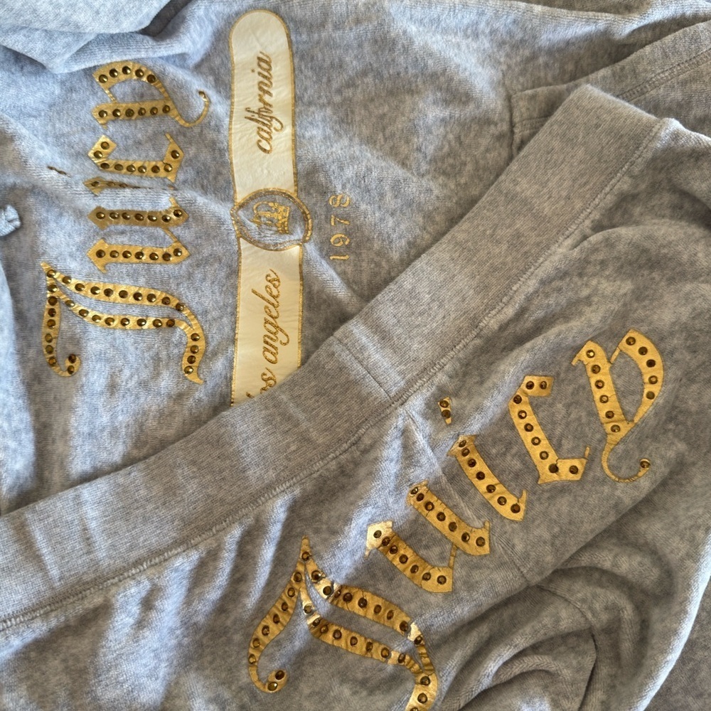 Juicy Couture Velour Tracksuit Set in light Grey - Picture 3 of 11
